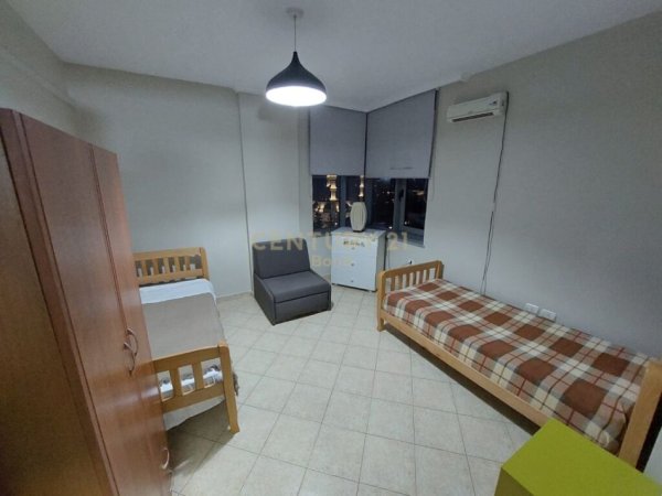 Tirane, jepet me qera apartament 2+1+Aneks+Ballkon Kati 10, 108 m² 980 € (Parlamenti)