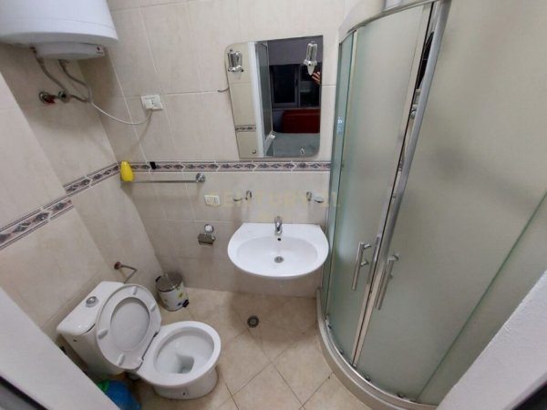 Tirane, jepet me qera apartament 2+1+Aneks+Ballkon Kati 10, 108 m² 980 € (Parlamenti)
