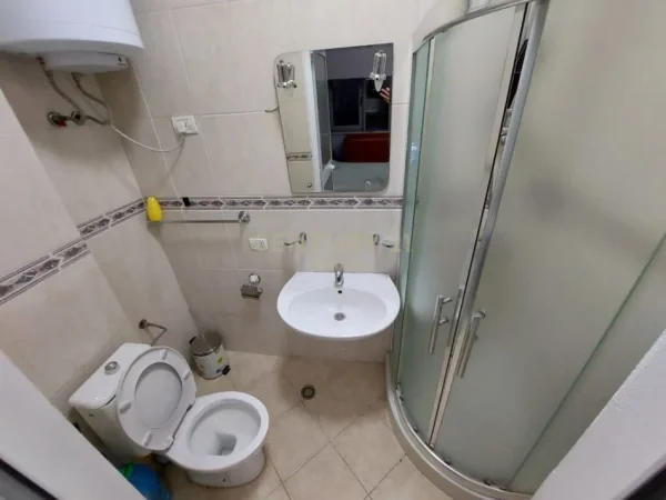 Tirane, jepet me qera apartament 2+1+Aneks+Ballkon Kati 10, 108 m² 980 € (Parlamenti)