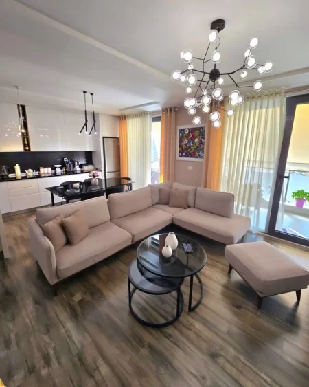 Tirane, shitet apartament 2+1 , 136 m² 295.000 € (21 Dhjetori)