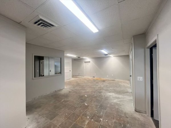Tirane, jepet me qera Vile Kati 1, 924 m² 7.000 € (Komuna E Parisit)