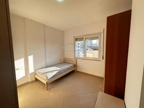 Tirane, shitet apartament 1+1+Ballkon Kati 5, 110.000 € (Don Bosko)