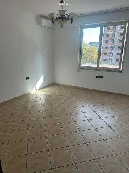 Tirane, jepet me qera apartament 1+1+Ballkon Kati 4, 60 m² 450 € (vasil shanto)