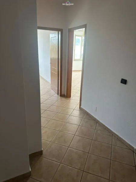 Tirane, jepet me qera apartament 1+1+Ballkon Kati 4, 60 m² 450 € (vasil shanto)