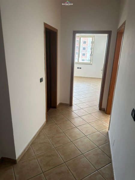 Tirane, jepet me qera apartament 1+1+Ballkon Kati 4, 60 m² 450 € (vasil shanto)