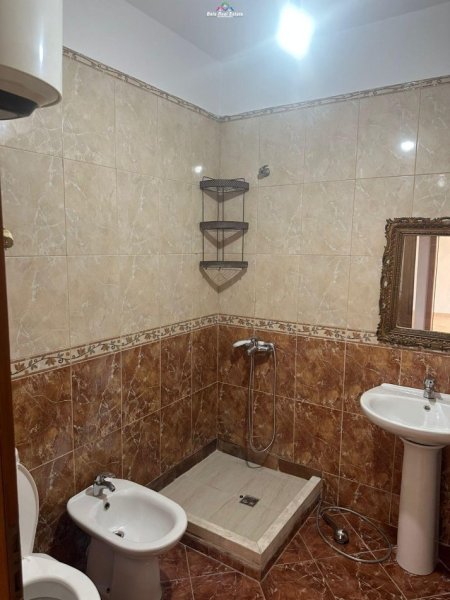 Tirane, jepet me qera apartament 1+1+Ballkon Kati 4, 60 m² 450 € (vasil shanto)