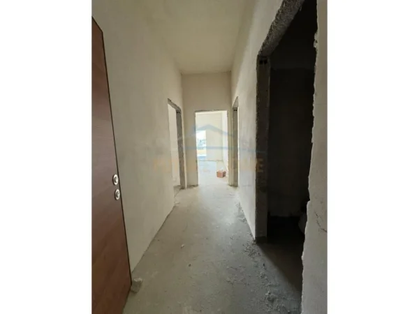 Tirane, shitet apartament 2+1+Ballkon Kati 2, 117 m² 158.000 € (kompleksi Aura)