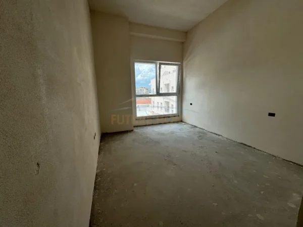 Tirane, shitet apartament 2+1+Ballkon Kati 2, 117 m² 158.000 € (kompleksi Aura)