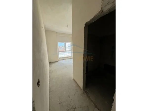 Tirane, shitet apartament 2+1+Ballkon Kati 2, 117 m² 158.000 € (kompleksi Aura)