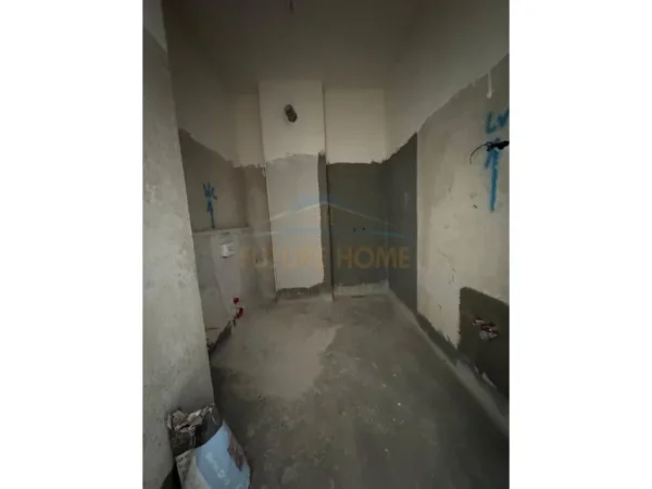 Tirane, shitet apartament 2+1+Ballkon Kati 2, 117 m² 158.000 € (kompleksi Aura)