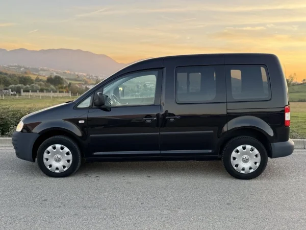 Tirane, shes makine Caddy 1.9 Naftë Manual Nafte, e zeze manuale Kondicioner 208.000 km