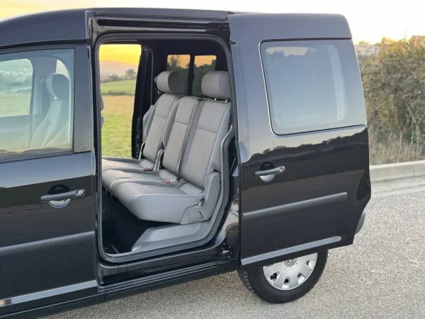 Tirane, shes makine Caddy 1.9 Naftë Manual Nafte, e zeze manuale Kondicioner 208.000 km