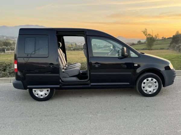 Tirane, shes makine Caddy 1.9 Naftë Manual Nafte, e zeze manuale Kondicioner 208.000 km