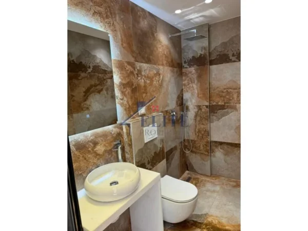 Tirane, shitet apartament , 120 m² 198.000 € (Laprake)