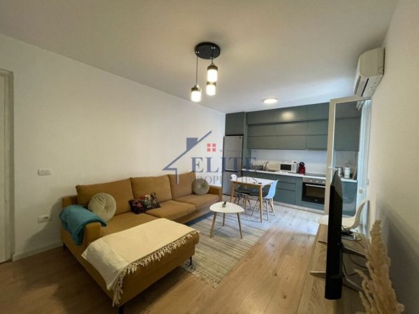 Tirane, jepet me qera apartament 1+1+Ballkon Kati 4, 55 m² 700 € (Sallvaret)