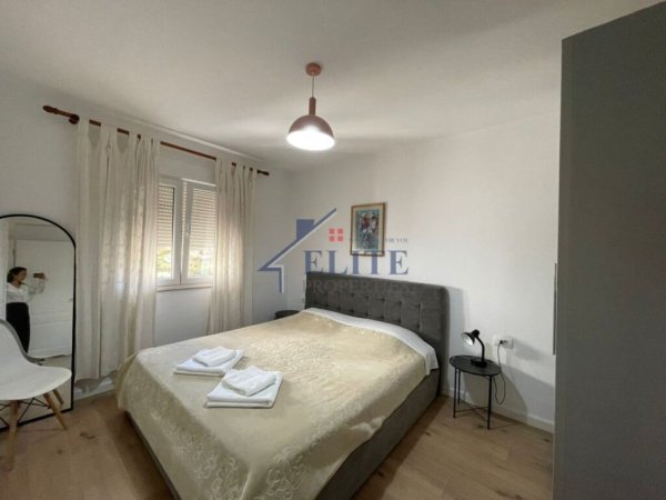 Tirane, jepet me qera apartament 1+1+Ballkon Kati 4, 55 m² 700 € (Sallvaret)