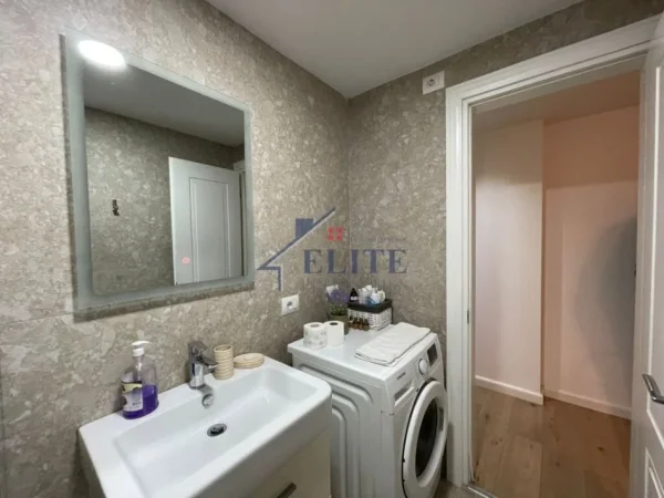 Tirane, jepet me qera apartament 1+1+Ballkon Kati 4, 55 m² 700 € (Sallvaret)