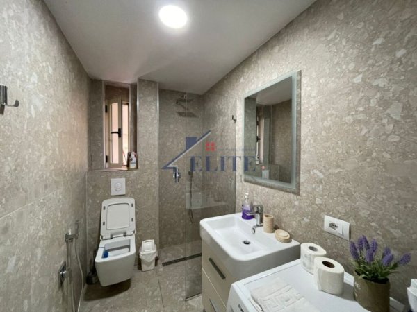 Tirane, jepet me qera apartament 1+1+Ballkon Kati 4, 55 m² 700 € (Sallvaret)