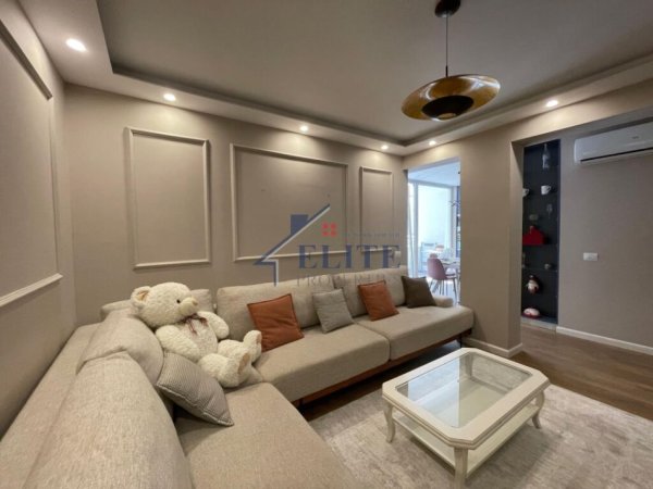Tirane, jepet me qera apartament 2+1+Ballkon Kati 4, 100 m² 1.000 € (Shallvaret)
