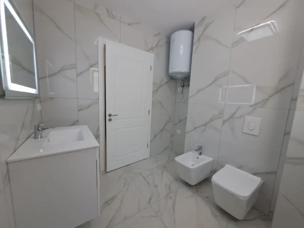 Tirane, shitet apartament 1+1 Kati 0, 60 m² 130.000 € (vasil shanto)