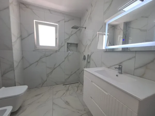 Tirane, shitet apartament 1+1 Kati 0, 60 m² 130.000 € (vasil shanto)