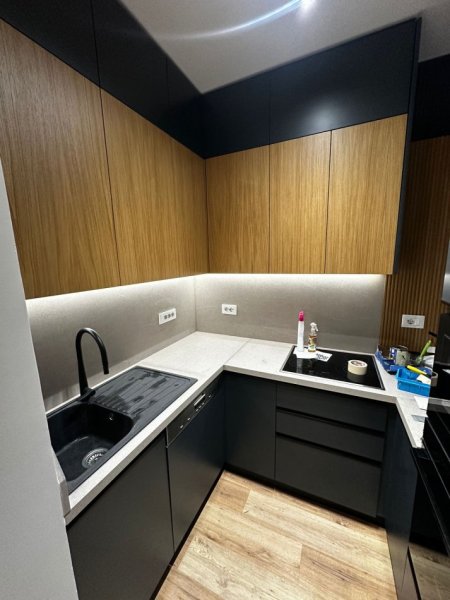 Tirane, jepet me qera apartament 2+1+Aneks+Ballkon Kati 5, 100 m² 1.000 € (Kodra e Diellit 1)