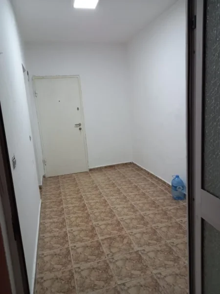 Tirane, shitet apartament 1+1 Kati 1, 63 m² 69.000 € (Kombinat)