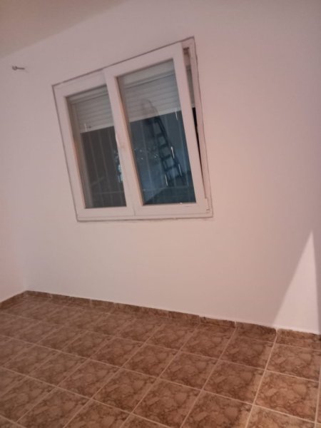 Tirane, shitet apartament 1+1 Kati 1, 63 m² 69.000 € (Kombinat)