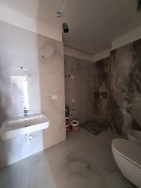 Tirane, jepet me qera zyre Kati 17, 160 m² 1.800 € (rruga kavajes)
