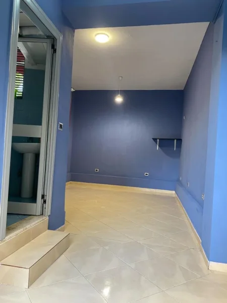 Tirane, jepet me qera dyqan Kati 0, 25 m² 250 € (Kopeshti nr 3 Tirane)