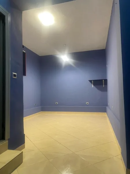 Tirane, jepet me qera dyqan Kati 0, 25 m² 250 € (Kopeshti nr 3 Tirane)