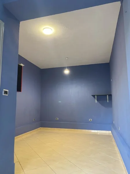 Tirane, jepet me qera dyqan Kati 0, 25 m² 250 € (Kopeshti nr 3 Tirane)