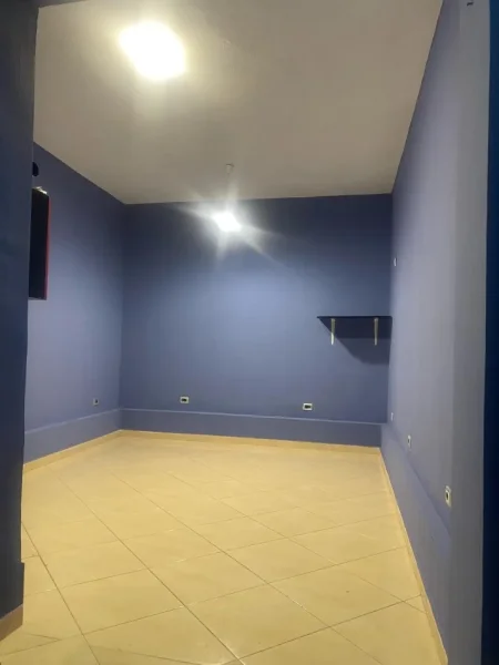 Tirane, jepet me qera dyqan Kati 0, 25 m² 250 € (Kopeshti nr 3 Tirane)