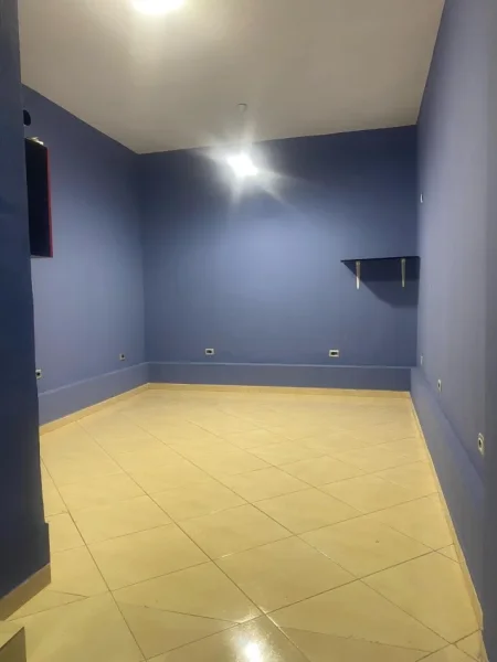Tirane, jepet me qera dyqan Kati 0, 25 m² 250 € (Kopeshti nr 3 Tirane)