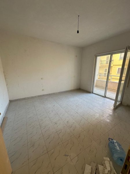 Shkembi Kavajes, shes apartament 1+1+Ballkon Kati 3, 70 m² 65.000 € (Golem Shkembi kavajes)