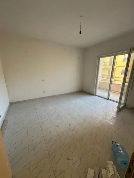 Shkembi Kavajes, shes apartament 1+1+Ballkon Kati 3, 70 m² 65.000 € (Golem Shkembi kavajes)
