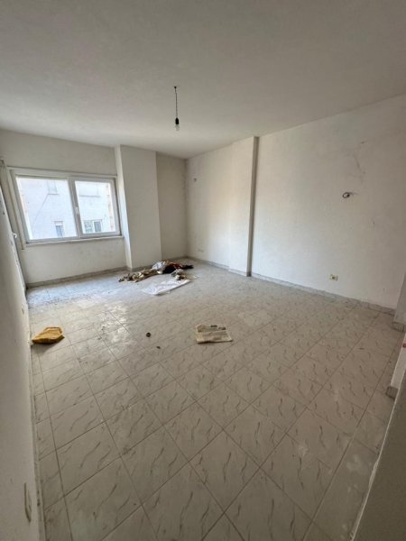 Shkembi Kavajes, shes apartament 1+1+Ballkon Kati 3, 70 m² 65.000 € (Golem Shkembi kavajes)