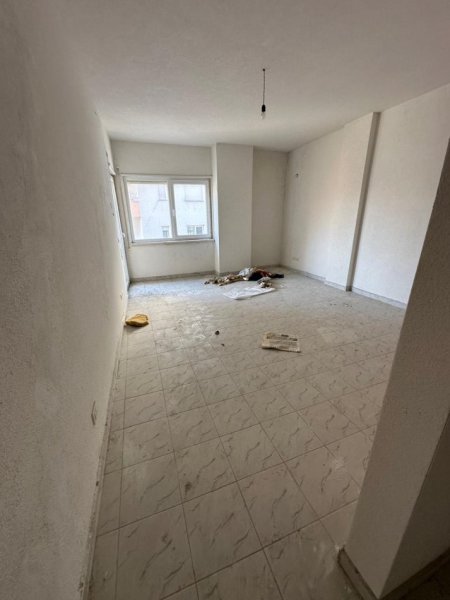 Shkembi Kavajes, shes apartament 1+1+Ballkon Kati 3, 70 m² 65.000 € (Golem Shkembi kavajes)