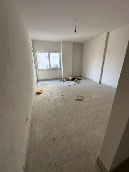 Shkembi Kavajes, shes apartament 1+1+Ballkon Kati 3, 70 m² 65.000 € (Golem Shkembi kavajes)