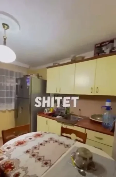 Tirane, jepet me qera apartament 3+1+Ballkon Kati 1, 90 m² 500 € (Kinostudio)
