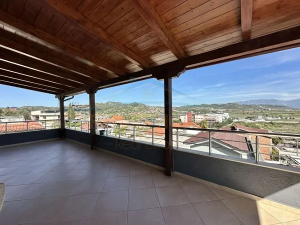 Tirane, shitet Vile 5+1+Ballkon , 656 m² 350.000 € (Vore)