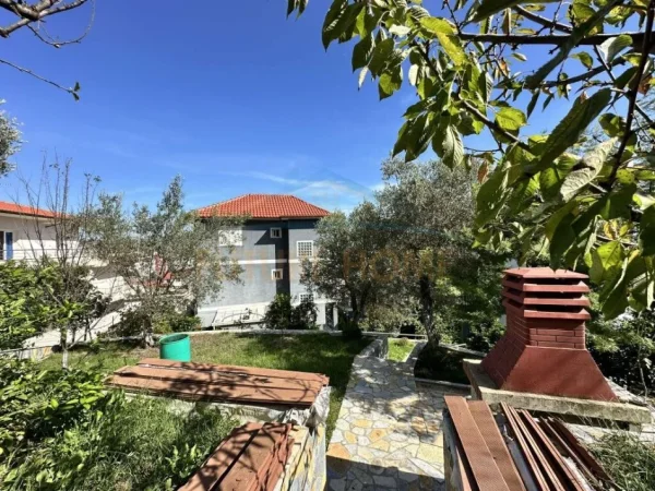 Tirane, shitet Vile 5+1+Ballkon , 656 m² 350.000 € (Vore)