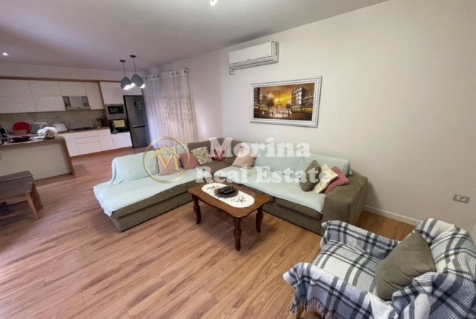 Tirane, jepet me qera apartament duplex 4+1+Ballkon Kati 2, 200 m² 700 € (5 Maji)