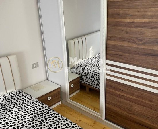 Tirane, jepet me qera apartament duplex 4+1+Ballkon Kati 2, 200 m² 700 € (5 Maji)