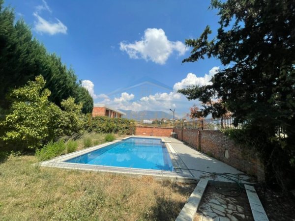 Tirane, shitet Vile 5+1+Aneks+Ballkon , 669 m² 850.000 € (Akacia Hills)