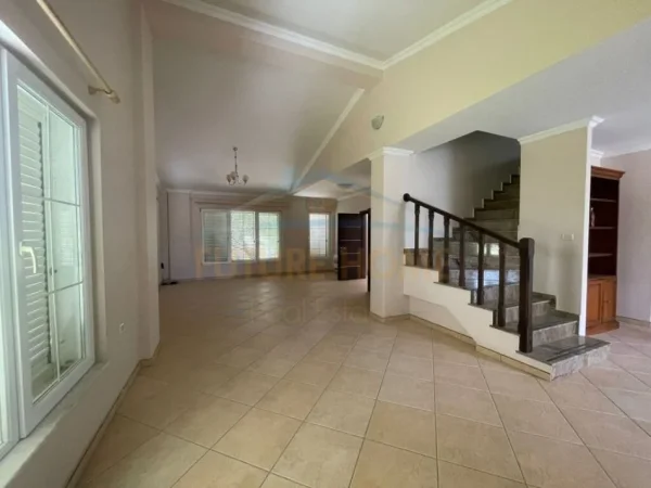 Tirane, shitet Vile 5+1+Aneks+Ballkon , 669 m² 850.000 € (Akacia Hills)