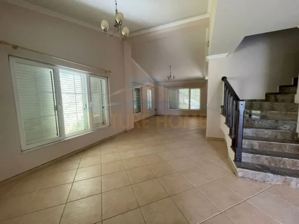 Tirane, shitet Vile 5+1+Aneks+Ballkon , 669 m² 850.000 € (Akacia Hills)