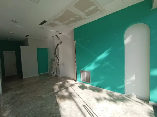 Tirane, jepet me qera dyqan Kati 0, 76 m² 5.300 € (21 dhjetori , rruga e kavajes)