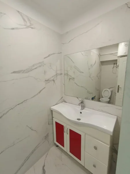 Tirane, jepet me qera dyqan Kati 0, 76 m² 5.300 € (21 dhjetori , rruga e kavajes)