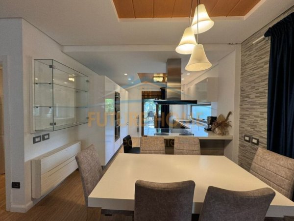Tirane, shitet Vile 3+1+Aneks+Ballkon , 224 m² 600.000 € (Teg)